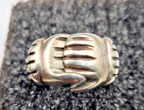 Rare bague systeme - bague, mains