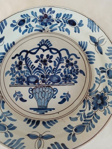 Xviii assiette faience - ,