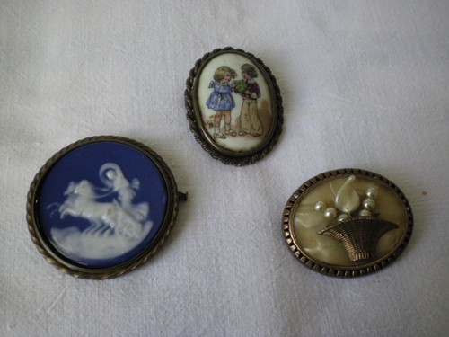 Broches anciennes dont - 3,
