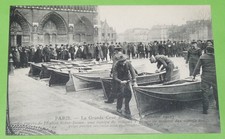 Old postcard 1910 PARIS CRUE SEINE JANUARY FLOODS NOTRE-DAME MARINS CANOTS BERTHON