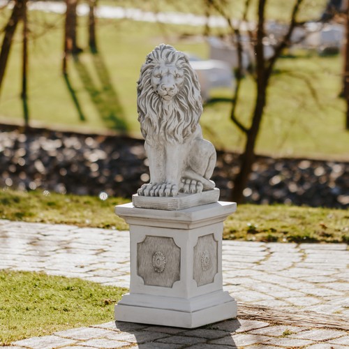 Lion sur socle pierre - lion,