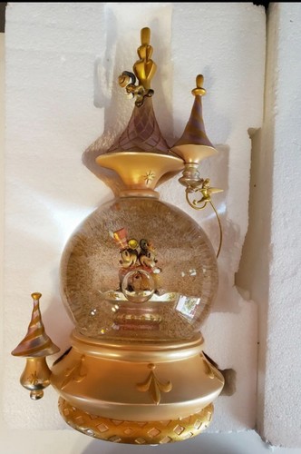 Snowglobe mickey holliday - snowglobe,