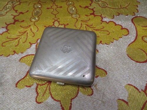 Ancien porte cigarettes - porte,