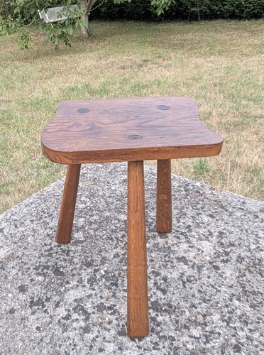 Tabouret tripode brutaliste - tripode,