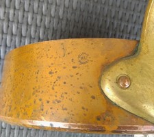 POELE ANCIENNE SAUTEUSE EN