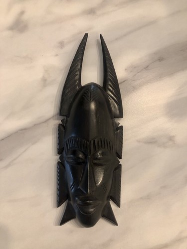 Masque africain anthropomorphe