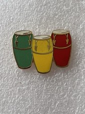 Pin’s Congas ? Conga ? Bongo ?  Reggae Percussion Afrique Signé Tablo Paris