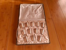 COFFRET 12 GOBELETS  EN METAL