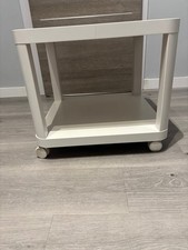 Table carrée basse blanche en