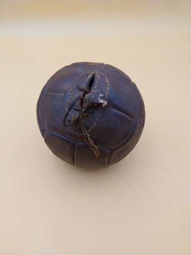 Ancien ballon cuir - en,