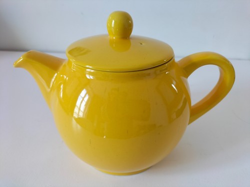 Théière vintage jaune soleil