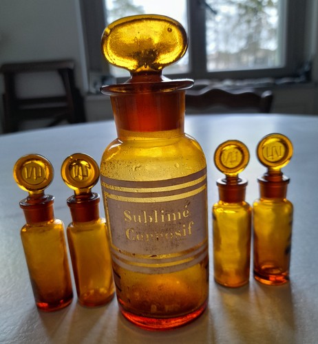 Anciens flacons pharmacie - ,