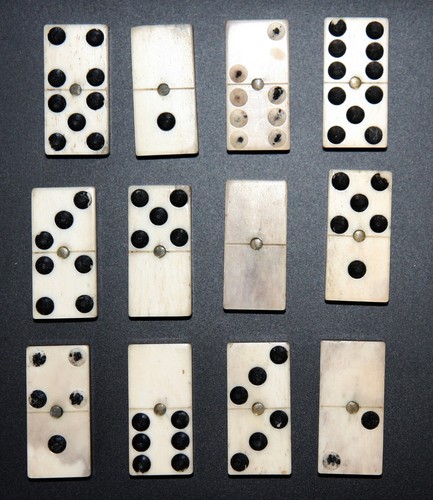 Lot dominos en ébène - 12,