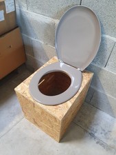 toilette sèche de chantier en OSB