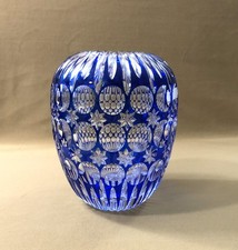 vase en cristal doublé bleu