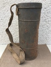 Ancien boîte de masque à gaz