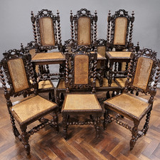 Ensemble de 10 chaises style Renaissance, en bois richement sculpté