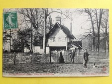 Old postcard 27 - PARC de RADEPONT Eure CHALET du GARDE CHASSE in 1909 Dog rifle