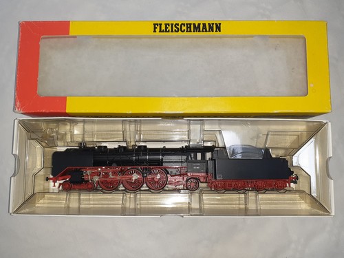 Locomotive vapeur - à,
