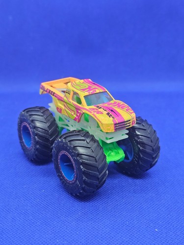 Hot wheels monster trucks race - hot,