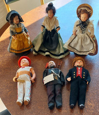 6  petites poupées