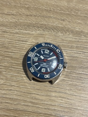 Petite montre plongée - petite, de