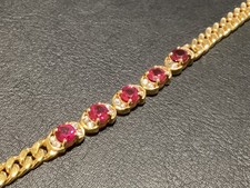 Bracelet bijoux ton or. rubis.