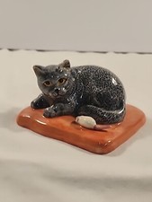 Royal Doulton Animals British Shorthair Laying Cat Figurine Kitten Mouse Pillow
