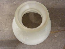 Abat-jour en verre blanc