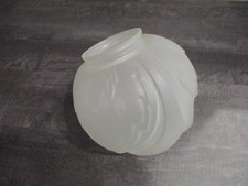 ANCIEN GLOBE EN VERRE PRESSÉ