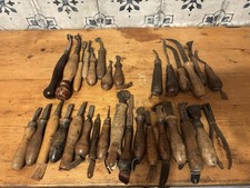 Lot de 31 anciens outils de