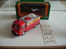 Gamme VW Volkswagen Transporter T2 camion de pompiers en rouge au 1:42 en boîte