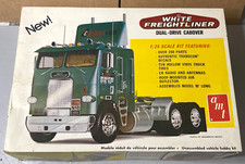 AMT WHITE FREIGHTLINER DUAL DRIVE CABOVER 1/25 SCALE MODEL UNBUILT VINTAGE T540