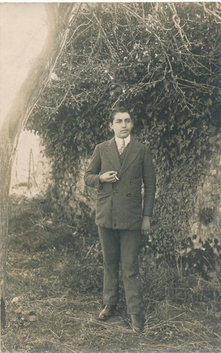 Photo carte jeune homme debout - photo-carte,