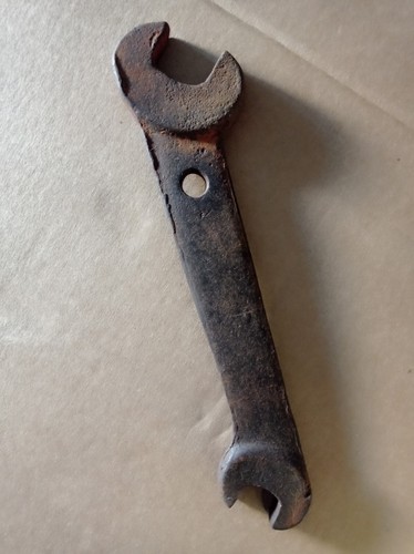 Clé plate double ancienne - , 245