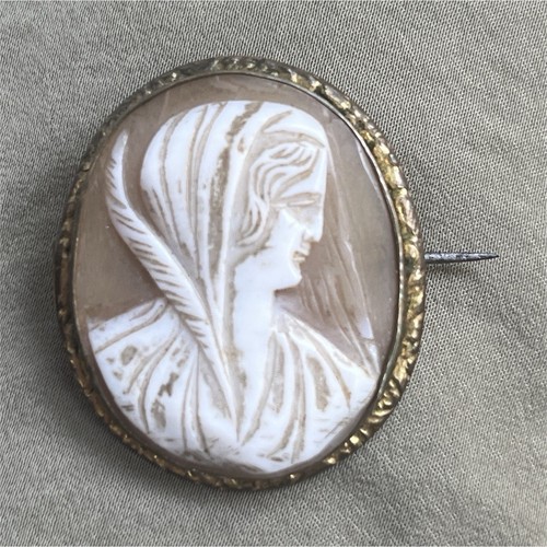 Broche camée ancienne
