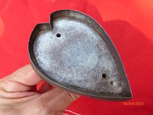 Emporte piece outil ancien - emporte,