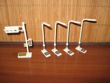  déco maquette lot de 4 lampadaires et un feu tricolore plastique