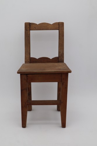 Petite chaise ancienne enfant