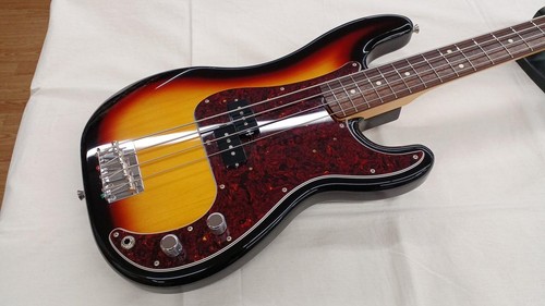 Guitare basse électrique