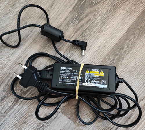 Toshiba adpv16 chargeur - toshiba,
