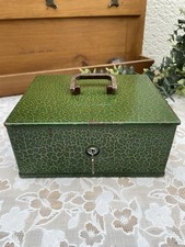 Boîte métallique ancienne