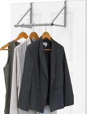 Tringle à vêtements auDessus