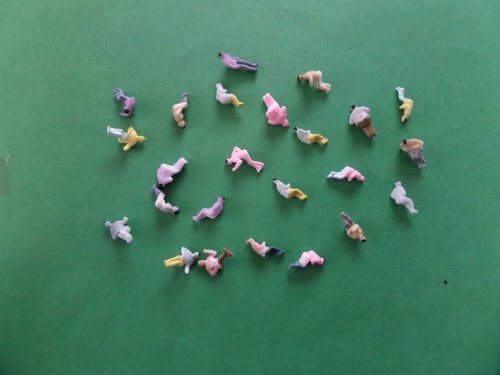 Train 20 personnages - .,
