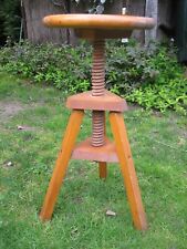 Ancien tabouret en bois