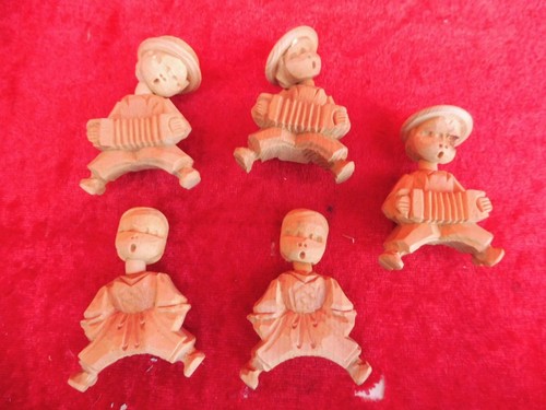 Belles petites figurines en - 5,