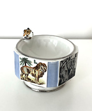 Rare ancienne  assiette à bouillie en porcelaine décor animalier alphabet.