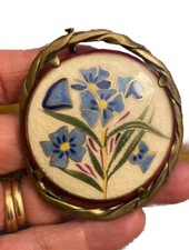 Broche en porcelaine de