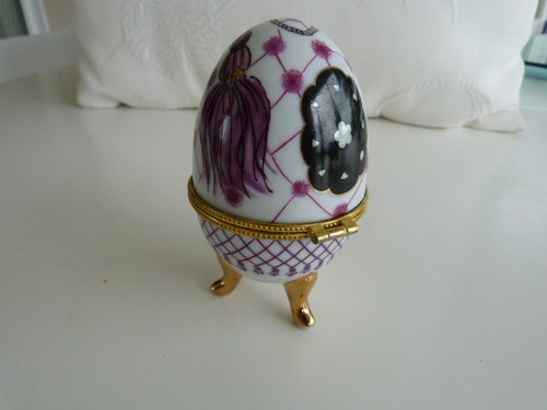 Oeuf porcelaine sur - oeuf,