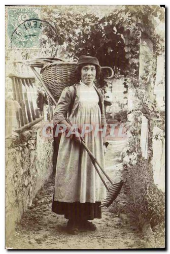 Femme paysanne avec panier - , et